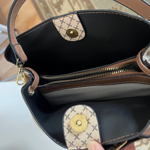 Top Handle Vegan leather bag - Picture 3 of 3